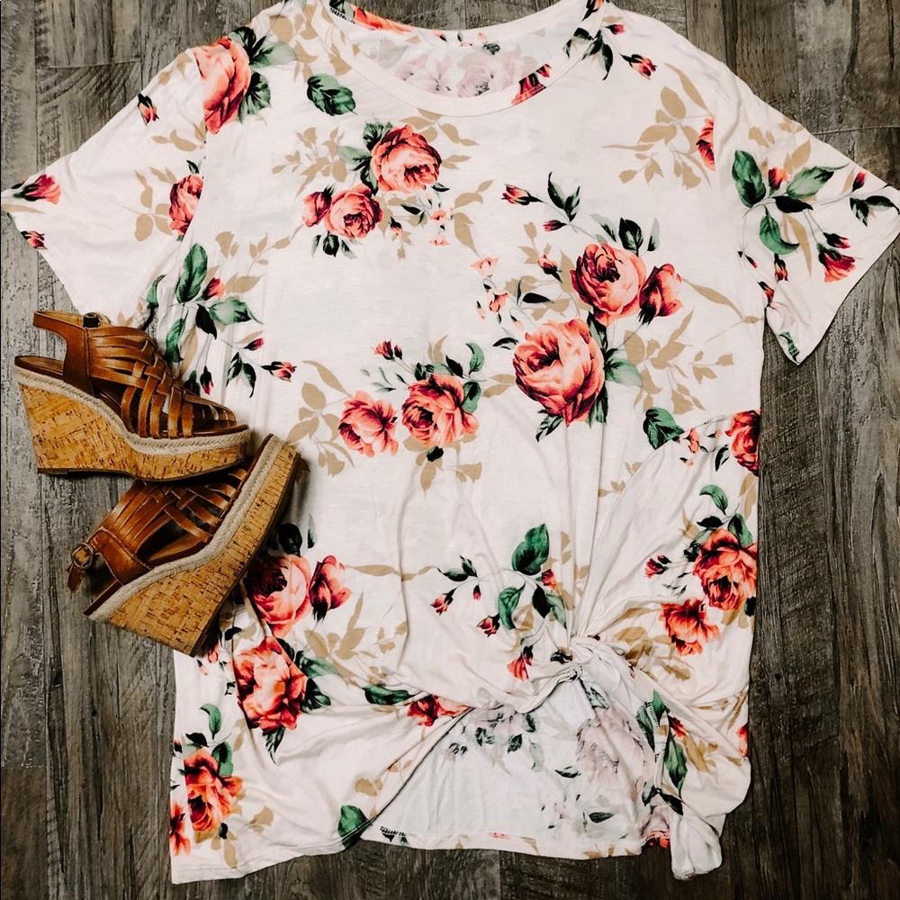 🌸PLUS SIZE FLORAL TOP🌸